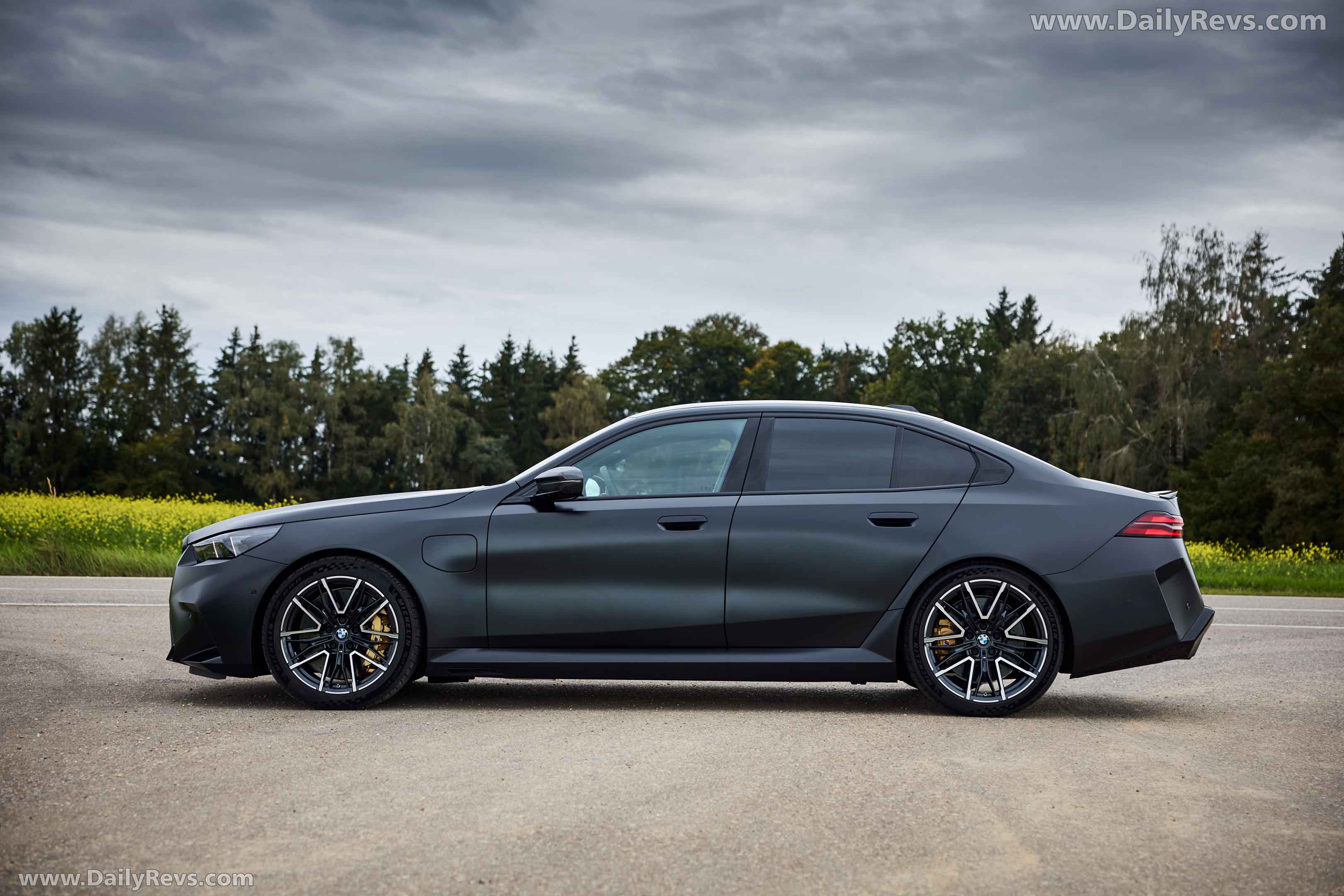 BMW M5 G90 Side View